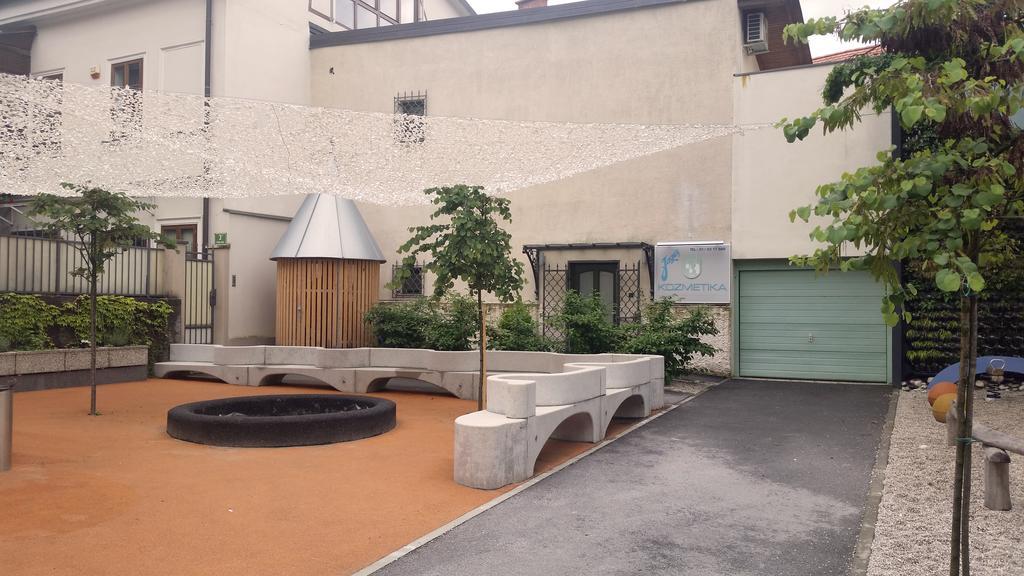 Jager Apartments Tour As Ljubljana Exteriör bild